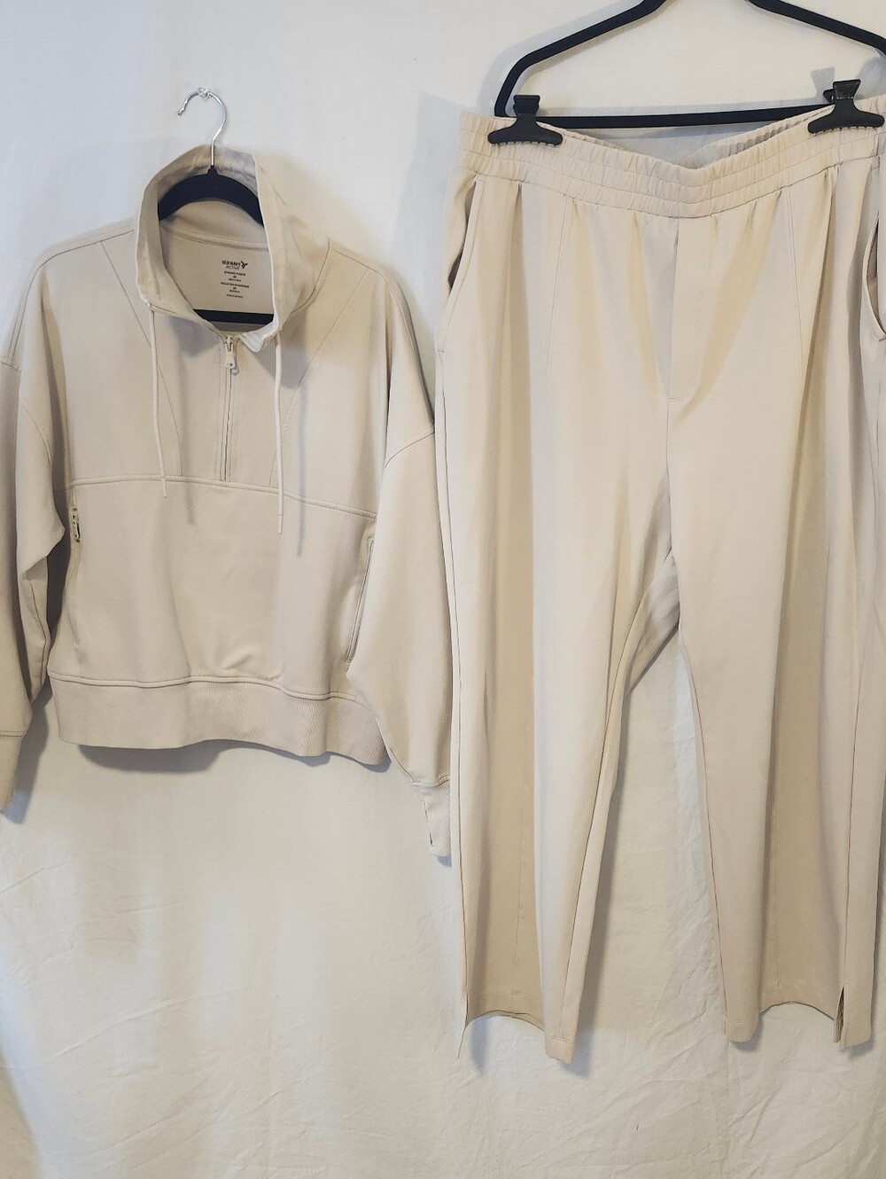 Old Navy Cream Pull-On Wide Leg Pants & Sweatshirt W Zip Pockets &  Thumbholes